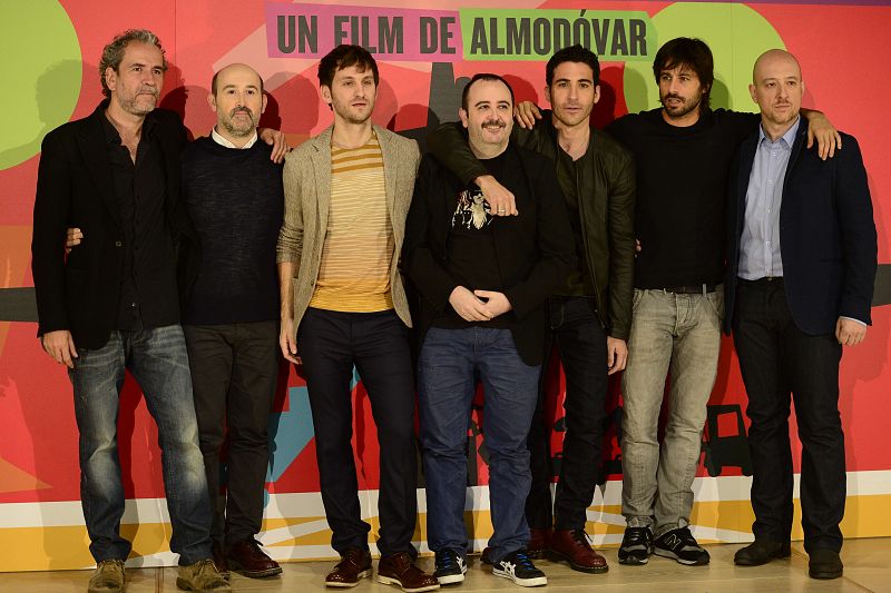 Guillermo Toledo, Javier Cámara, Raúl Arévalo, Carlos Arreces, Miguel Ángel Silvestre, Hugo Silva y José Luis Torrijo.