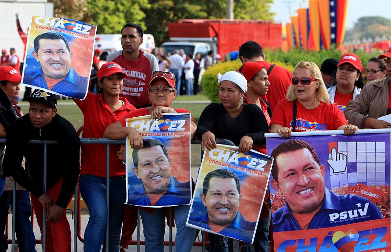 "Chávez, corazón de mi patria" ha sido uno de los lemas más repetidos en la capilla ardiente instalada Academia Militar de Caracas