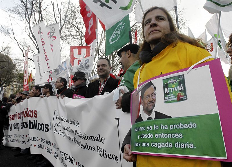 LA CUMBRE SOCIAL CONVOCA A LA CIUDADANÍA A PROTESTAR HOY CONTRA LOS RECORTES