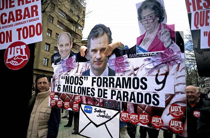 LA CUMBRE SOCIAL CONGREGA EN PAMPLONA A MILES DE PERSONAS CONTRA EL PARO