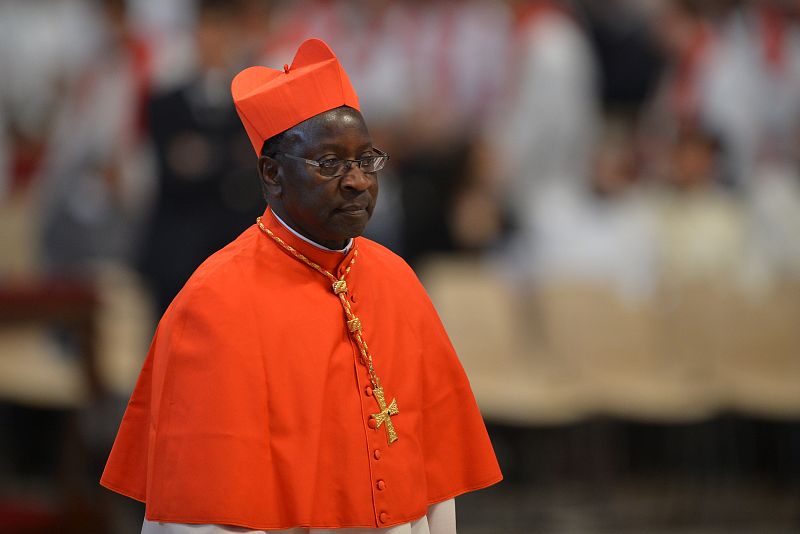 El cardenal senegalés Theodore-Adrien Sarr, otro de los candidatos a ser el esperado "papa negro"