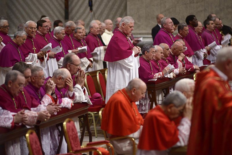Vista general de algunos de los cardenales presentes en la misa "pro eligendo papa", previa al comienzo del cónclave