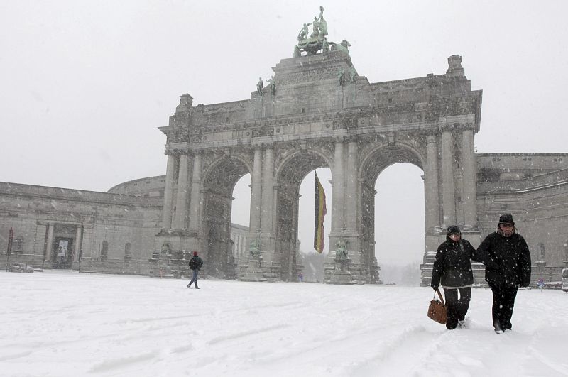 Varias personas en el parque del Jubileo, en Bruselas