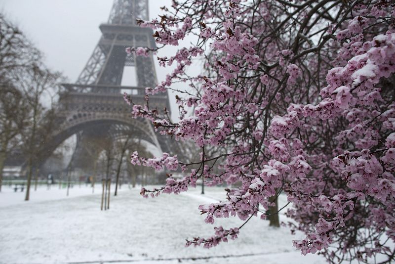 La nieve paraliza el noroeste de Francia