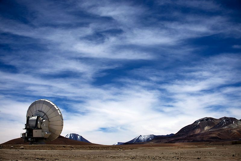 Una de las antenas de ALMA