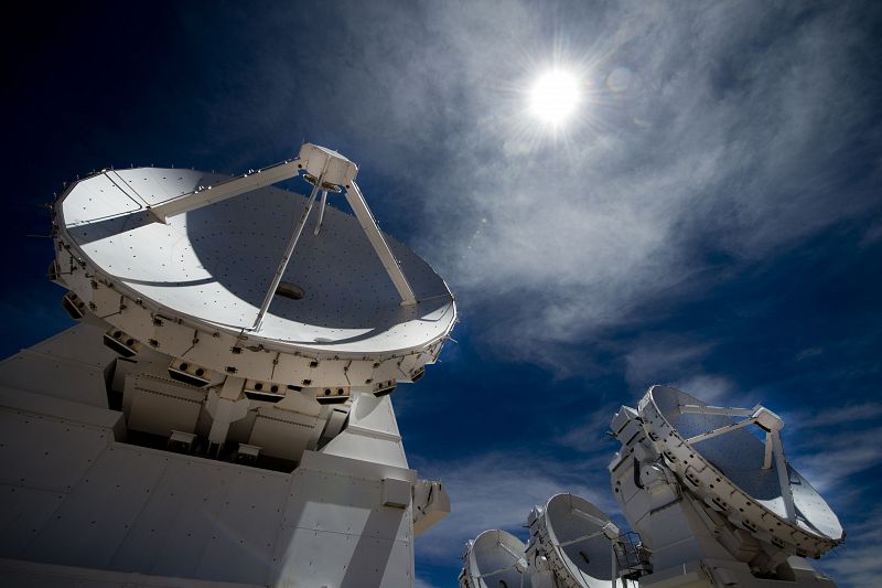 Vista de las antenas del radiotelescopio ALMA en Chajnantor