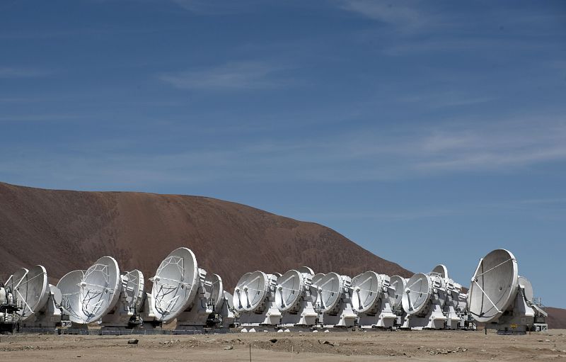 Vista de un numeroso grupo de antenas de ALMA