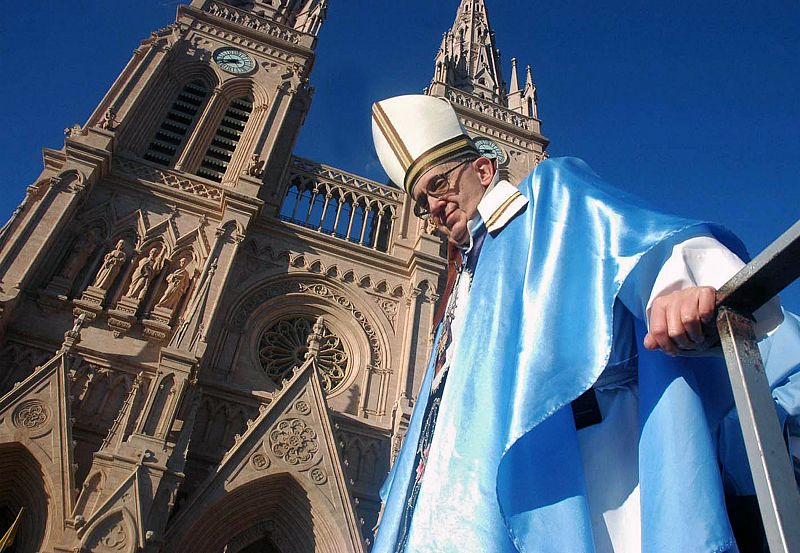 Jorge Mario Bergoglio durante un acto en la Basílica de Luján, a 70 kilómetros de Buenos Aires