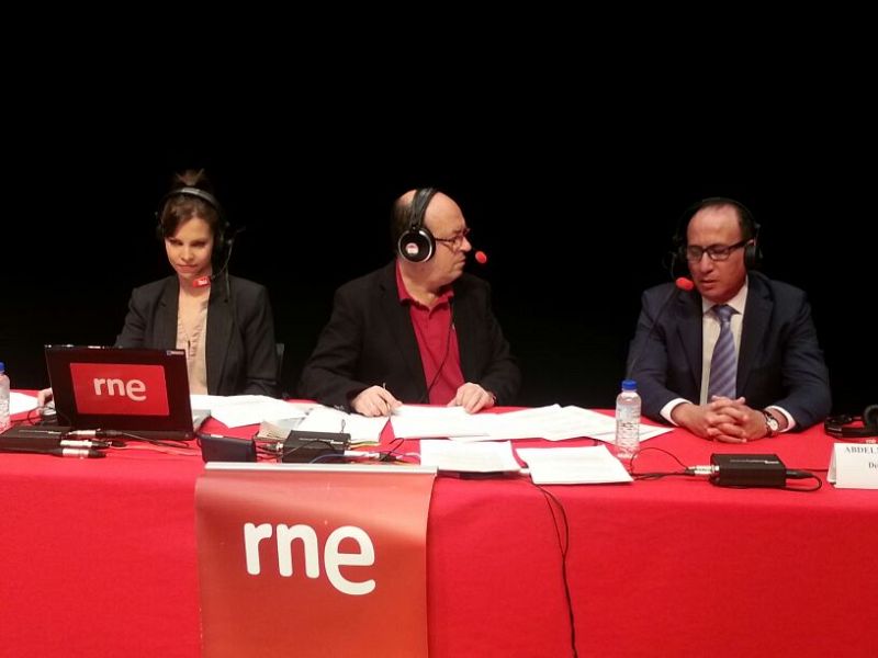 De izquierda a derecha, Mara Peterssen, Manolo HH y el delegado del Gobierno en la ciudad autóma, Abdelmalik El Barkani.