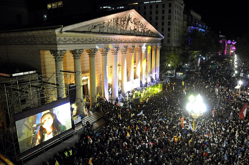 Los argentinos han sido los primeros en celebrar el inicio del papado de Jorge Mario Bergoglio