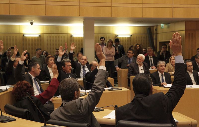 El Parlamento de Chipre ha rechazado el rescate económico para el país, con 36 votos en contra, 19 abstenciones y ningún voto a favor