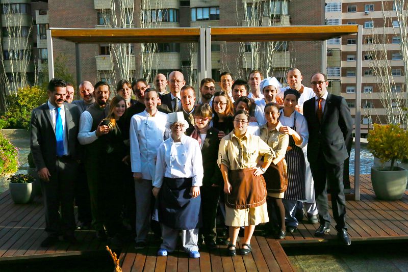 Son las historias de superación de 6 jóvenes de entre 18 y 25 años que no dejarán impasibles ni al hotel ni a sus nuevos compañeros.