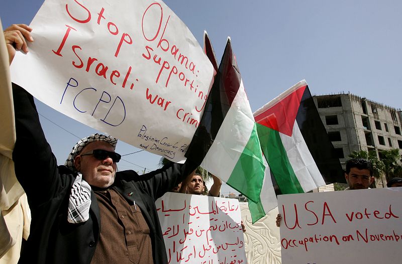 Manifestantes israelíes piden al presidente Obama que cese su apoyo a "los criminales de guerra israelíes"