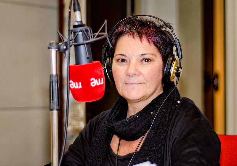 Pilar Tabares dirige y presenta el programa.