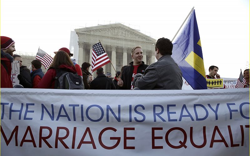 "La nación está preparada para la igualdad matrimonial", se puede leer en una de las pancartas presentes en la manifestación en apoyo al matrimonio homosexual a las puertas del Tribunal Supremo de EE.UU.