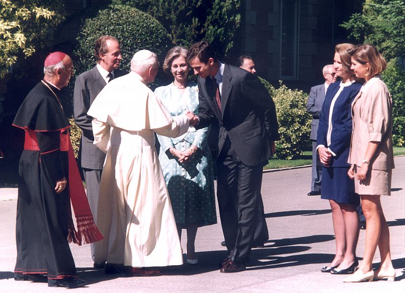 La Familia Real recibe al papa Juan Pablo II en su cuarto viaje a España en 1993