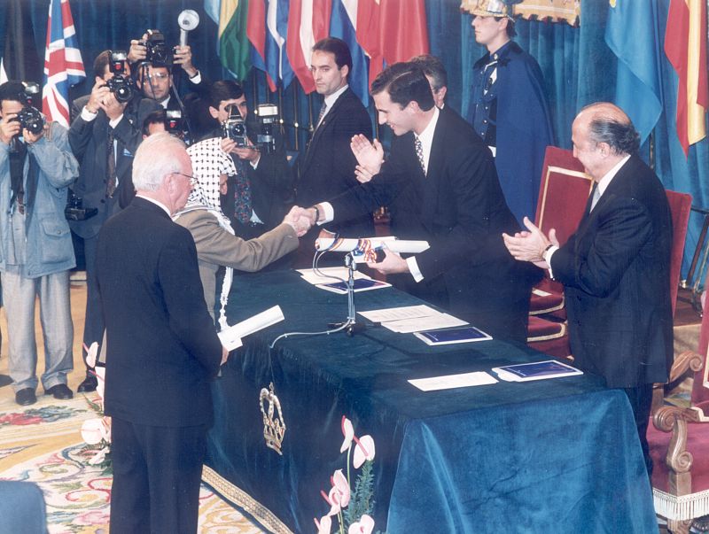 Don Felipe entregó en 1995 el premio Príncipe de Asturias de la Concordia a Yaser Arafat y a Isaac Rabin