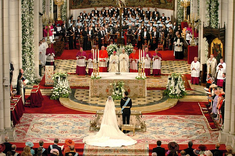 Vista general del altar de la catedral de la Almudena, durante la boda de los príncipes