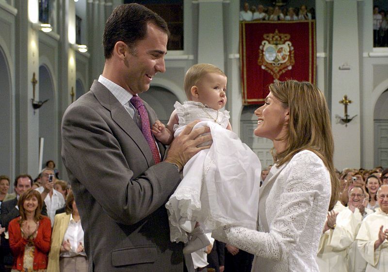 Los príncipes de Asturias presentan a su primogénita la infanta Leonor en la Basílica de Nuestra Señora de Atocha, una tradición de la familia real española que se remonta al siglo XVII