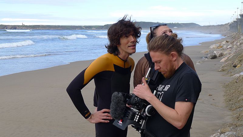 Juan, en la  playa ESDM con el equipo sueco que grabó las postal de ESDM para Eurovisión 2013