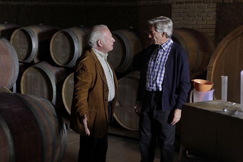 Antonio sigue en Sagrillas sacando adelante su nuevo negocio: la bodega de vinos que ha montado junto a Rodolfo Miravete.