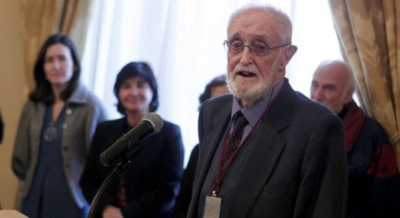 José Luis Sampedro recibió el Premio Nacional de las Letras 2011