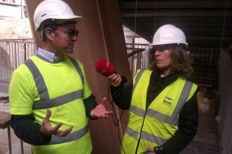 El arquitecto que ejecuta el proyecto de Renzo Piano en La Valeta, Konrad Buhagiar, explica la obra a Esther García Tierno