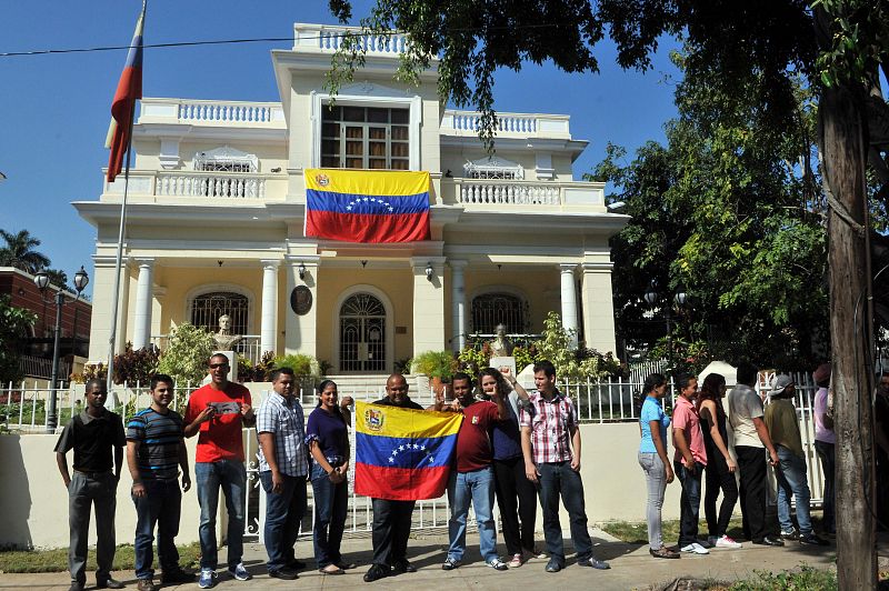 VENEZOLANOS EN CUBA VOTAN POR PRESIDENTE