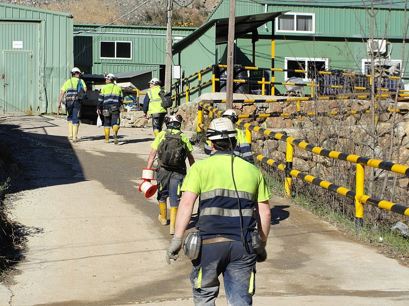 Cambio de turno en la mina de Boinás