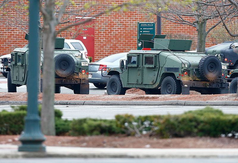 La Policía ha desplegado tanques en la ciudad.