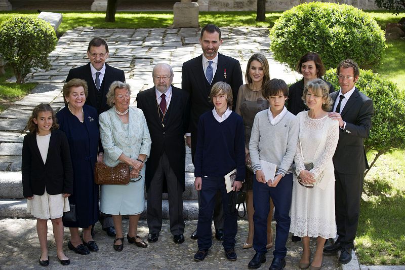 FOTO DE FAMILIA PRINCIPES Y CABALLERO BONALD,  PREMIO CERVANTES 2012