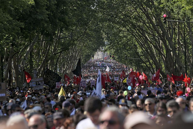 MARCHA PARA CONMEMORAR EL ANIVERSARIO DE LA REVOLUCIÓN DE LOS CLAVELES