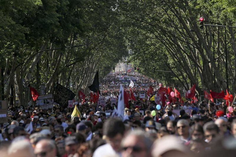 MARCHA PARA CONMEMORAR EL ANIVERSARIO DE LA REVOLUCIÓN DE LOS CLAVELES