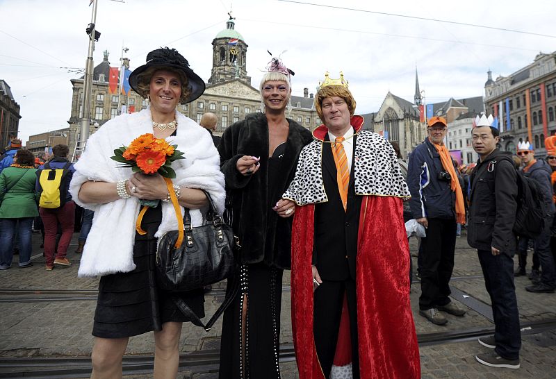 People wait for Queen Beatrix's abdication ceremony in Amsterdam