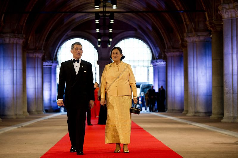 Los príncipes de Tailandia, Maha Vajiralongkorn y Maha Chakri Sirindhorn, en la cena de gala