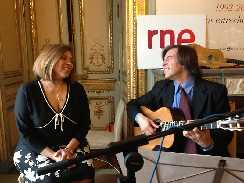 La mezzosoprano Alicia Berri y el guitarrista Quito Gato