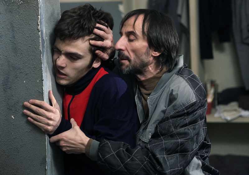 El compañero de celda de Toni está haciendo de su estancia en la cárcel un infierno.