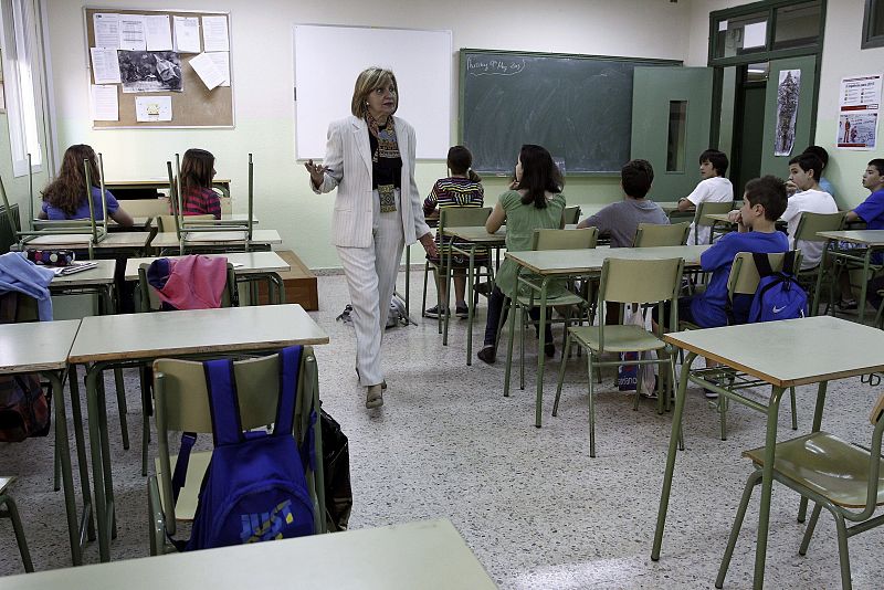 Algunos alumnos en una clase del IES San Juan Bautista de Madrid