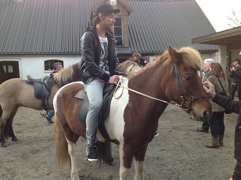El sueño de Morfeo se ha ido de visita turística a las afueras de Malmö para adentrarse en los bosques de la provincia de Escania. Entre otras cosas, el grupo ha visitado una granja de caballos islandeses