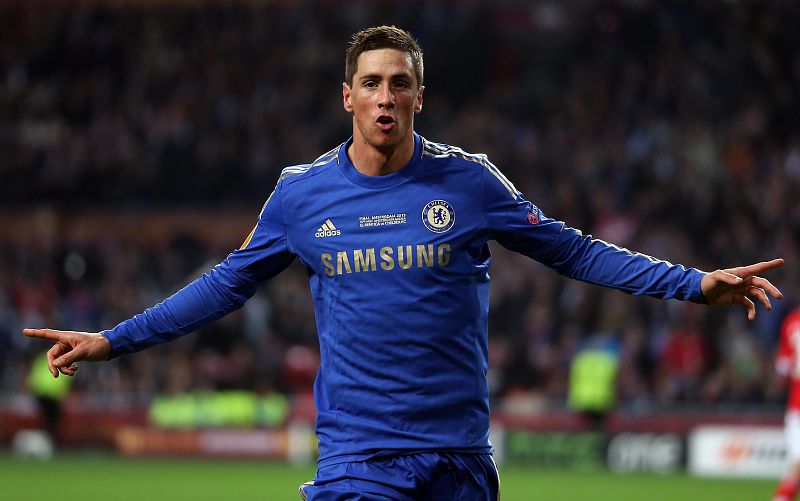 El jugador del Chelsea FC Fernando Torres celebra después de anotar contra el Benfica