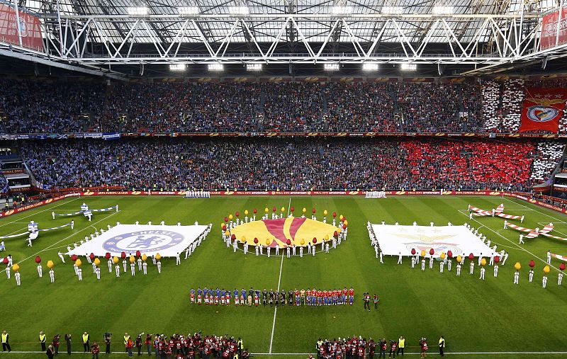 Ambiente previo en el Amsterdam Arena minutos antes de la final entre el Benfica y el Chelsea