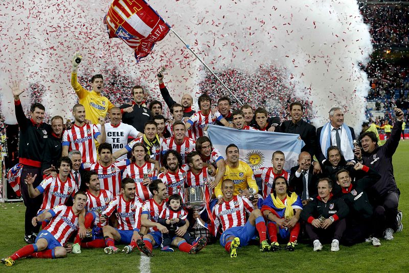 Los jugadores del Atlético de Madrid celebran su victoria ante el Real Madrid en la final de la Copa del Rey