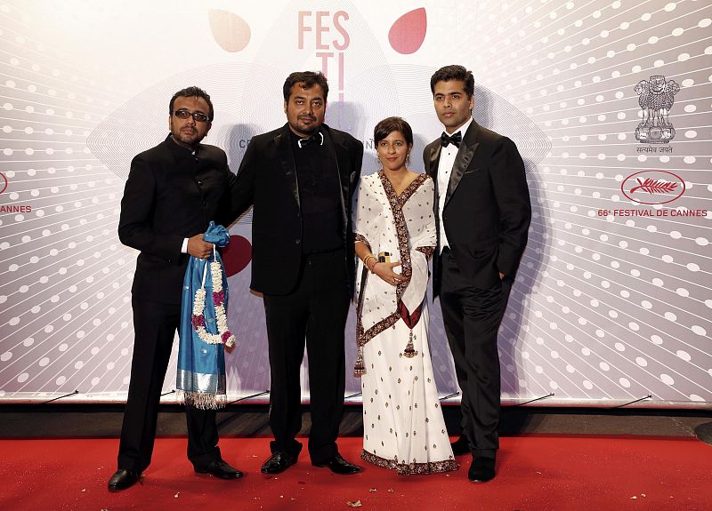 Anurag Kashyap, Dibakar Banerjee, Zoya Akhtar y Karan Joharat, directores de la película "Bombay Talkies", acuden a la gala por el centenario del cine hindú, celebrada este domingo en el Festival de Cannes