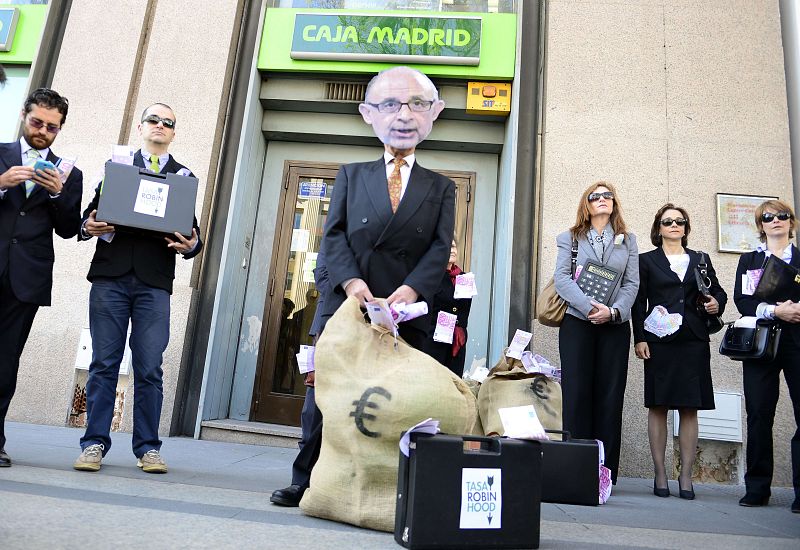 Han acudido a una entidad bancaria cercana para depositar el dinero