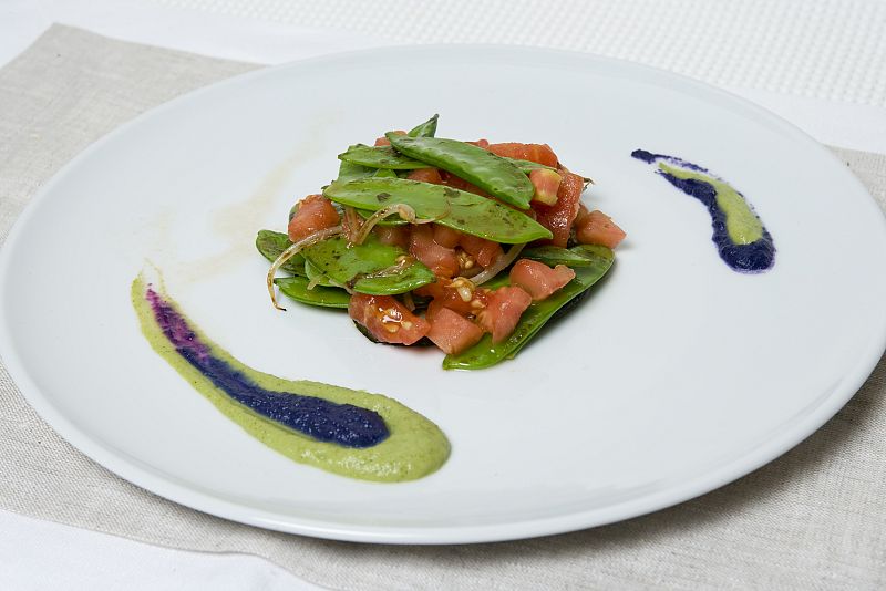 MasterChef - Timbal de tirabeques  salteados con crema de guisante y lombarda al jengibre