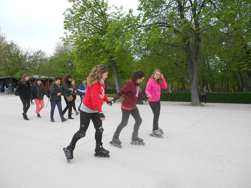 Ysabel patinando en El Retiro