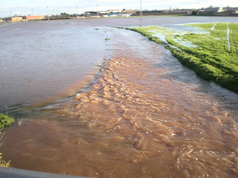 El Azuer desbordado en Daimiel