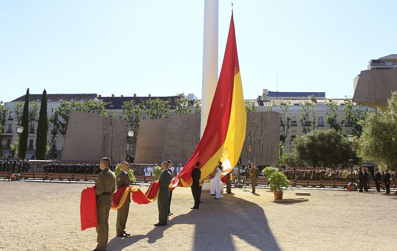 IZADO  DE BANDERA