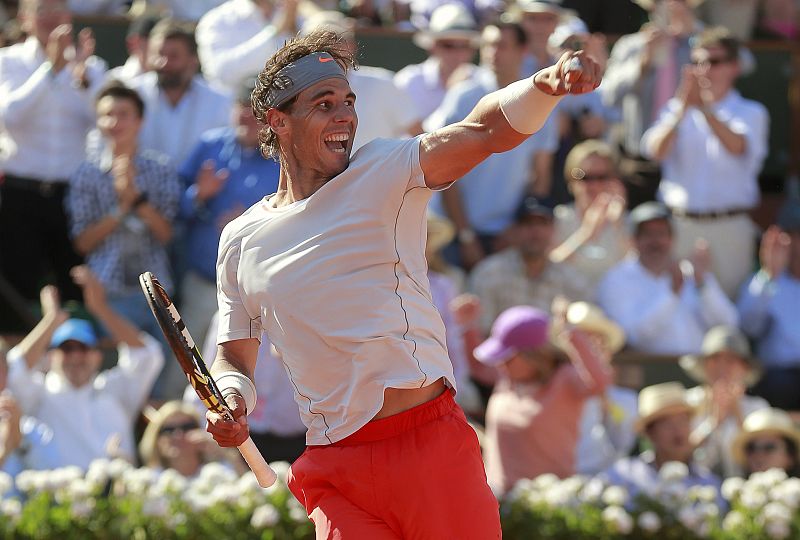 Nadal celebra su victoria frente a Djokovic en París