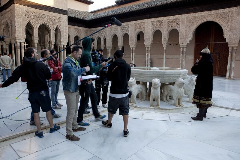 Rodando 'Isabel' en el Patio de los Leones